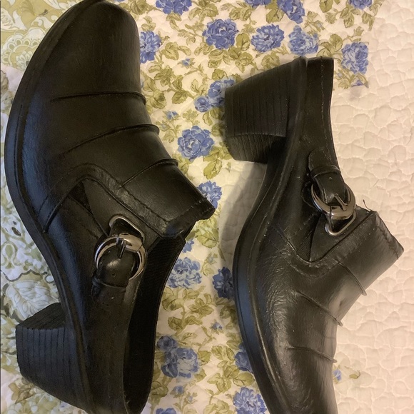easy street Shoes Black Easy Street Clogs Poshmark